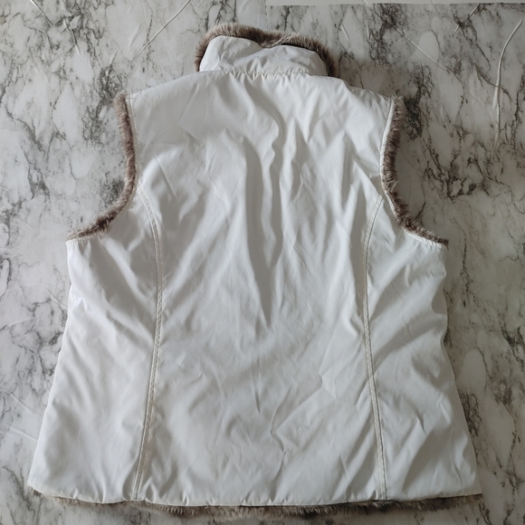 Women's Reversible faux fur white zip up vest large - Picture 4 of 5